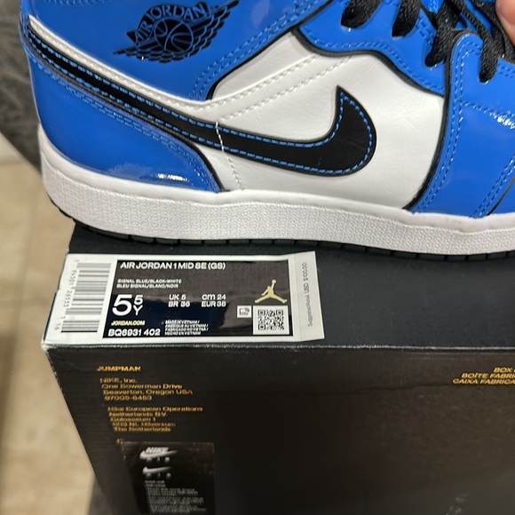 AJ1 signal blue 5.5 GS - Picture 3 of 5